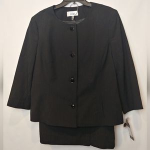 Le Suit Crepe Two Piece Suit